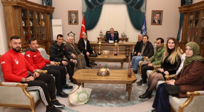 Şampiyonluk sevincini Aktaş'la paylaştılar