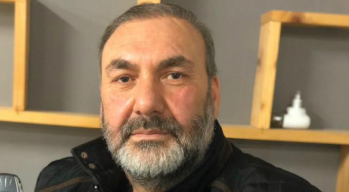 18 yıldır bu tuşlu cep telefonunu kullanıyor