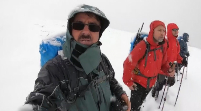 Uludağ'da karlı ve sisli havada tam 18 kilometre...