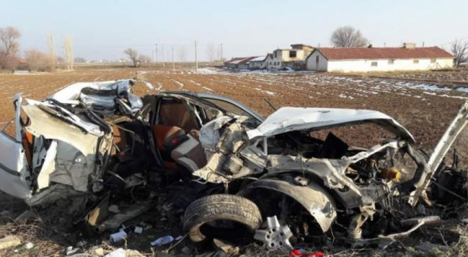 Otomobil paramparça oldu!