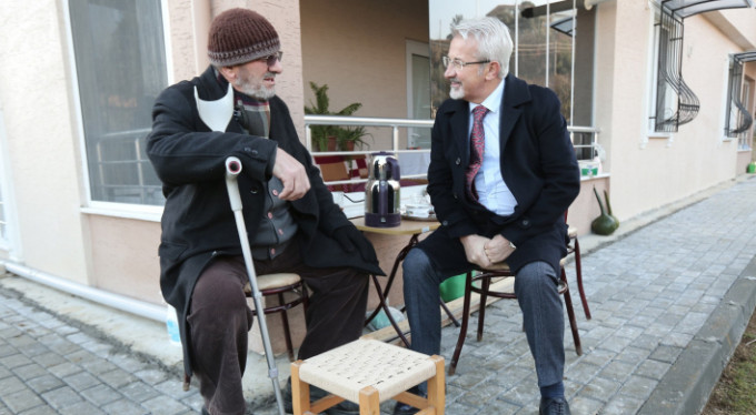 İsmet amca istedi, başkan evine götürdü