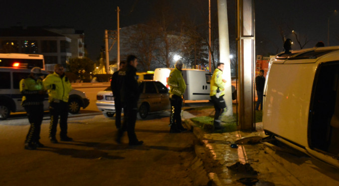 Bursa'da faciadan dönüldü! Burnu bile kanamadı