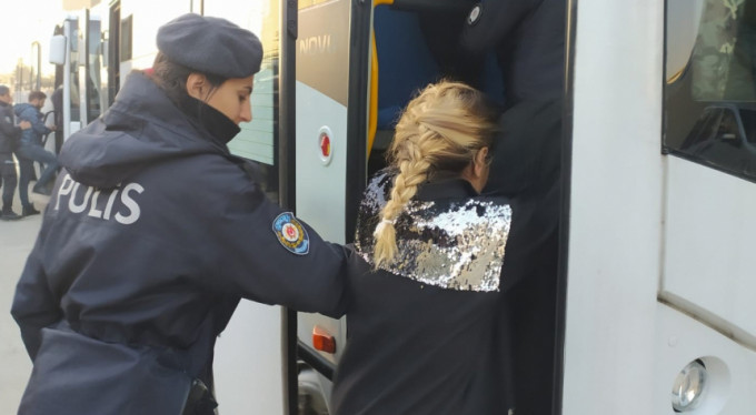 Bursa'da kapılar kırıldı! 19 şüpheli,...