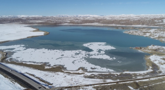 Hava buz kesti, göl kısmen dondu!