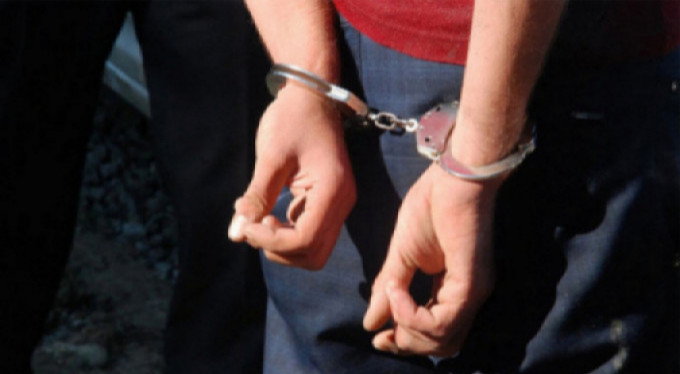 Böyle baba olmaz olsun! Bursa'da kızlarına...