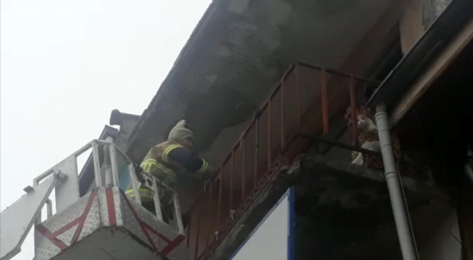 Bursa'da balkonda 4 gün mahsur kaldı!