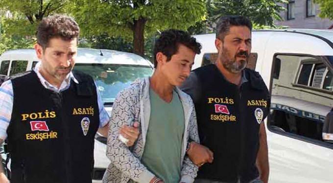 Vahşet! Önce satırla vurdu, sonra...