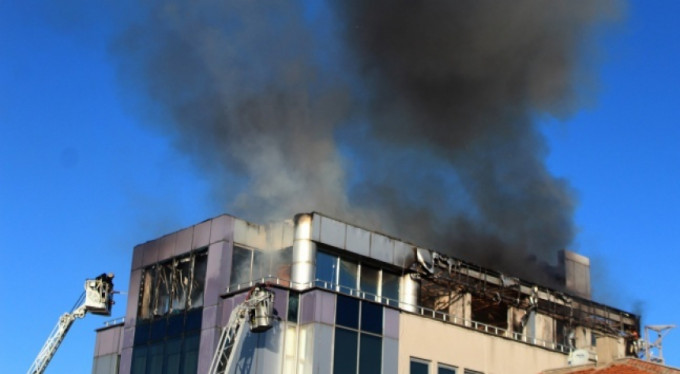 İş merkezinde yangın paniği!