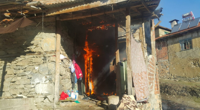 Bursa'da yangın paniği! Söndürmek isterken...