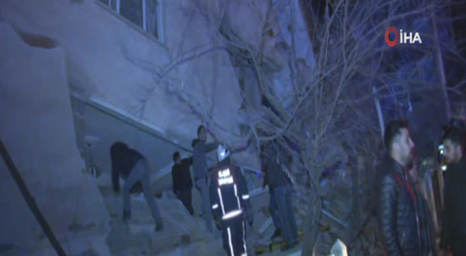 Elazığ'da 6.8 şiddetinde deprem!