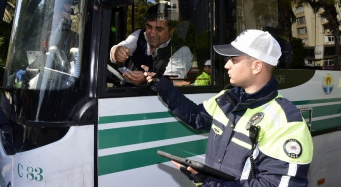 Polis yolcu kılığına girdi, olanlar oldu