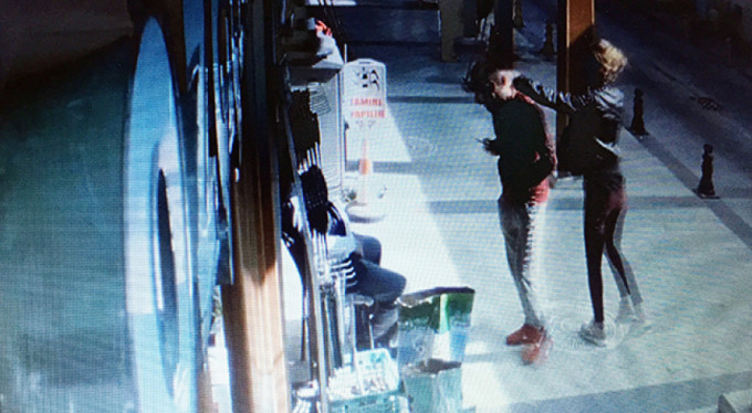 Tokat attı çarşı karıştı!