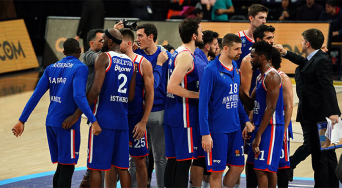 Anadolu Efes zorlu deplasmanda