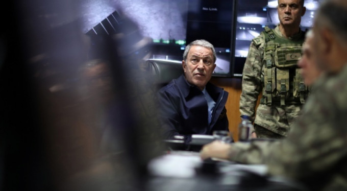 Bakan Akar Suriye sınırında!