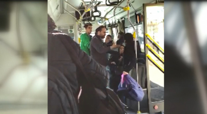 Bursa'da üstü kirli diye çocuğu otobüsten attı!