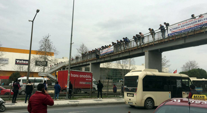 Üst geçitte intihar girişimi paniği!