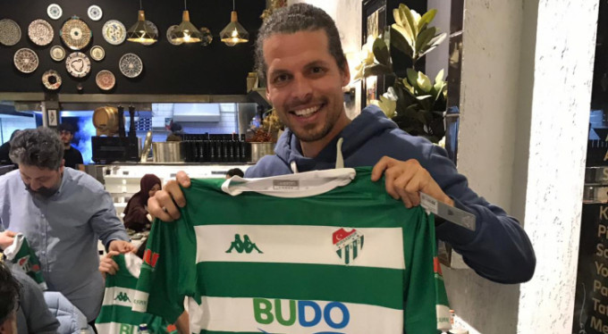 Dünyaca ünlü bloggerlar Bursaspor forması giydi