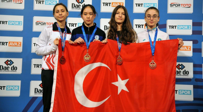 Büyükşehirli gençlerden iki madalya