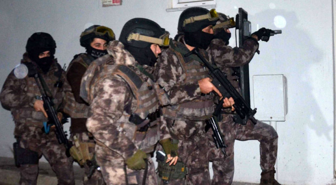 Bursa'da hareketli saatler! Gözaltılar var...