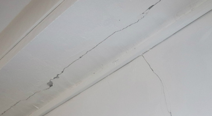 Bursa'da okul çatladı! Veliler tedirgin...