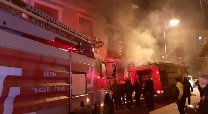 Bursa'da market yandı!