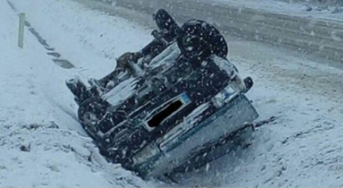 Yollar buz pistine döndü! İşte dehşet anları...