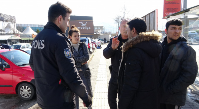 Bursa'da evden kaçan kızını buldu, karakolluk oldu