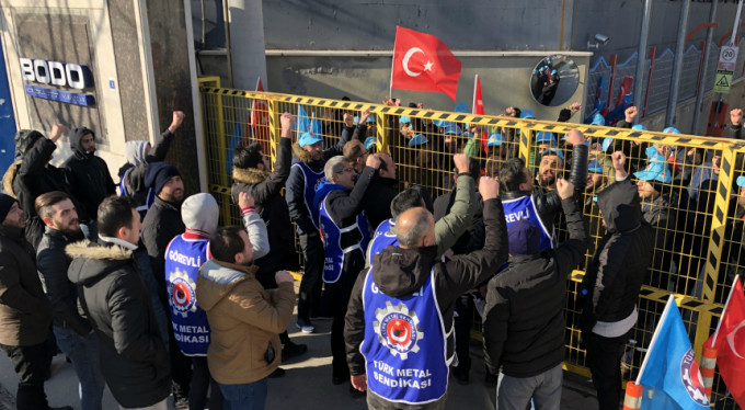 Bursa'da işçiler greve gitti, şalter indirildi!
