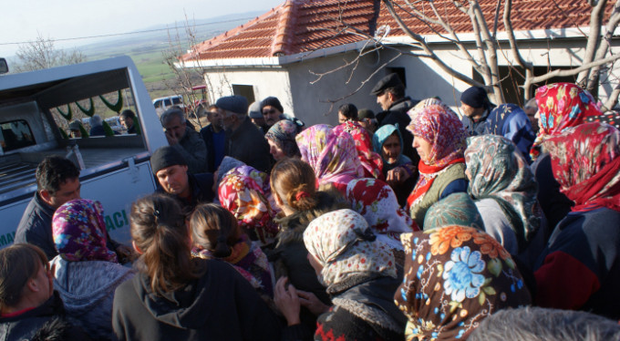 Akıl hastası adam karısını öldürdü!