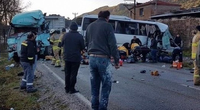 Korkunç kaza! 4 ölü 8 yaralı