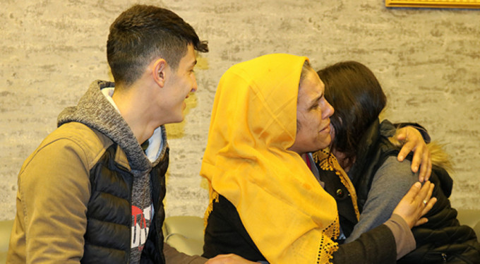 Kızına kavuştu, baygınlık geçirdi!