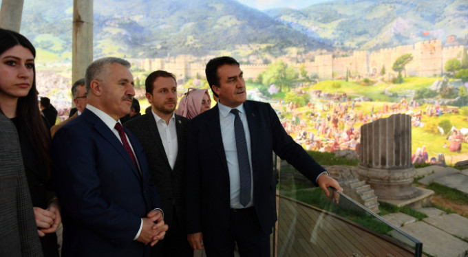 Eski Bakan Arslan, Fetih Müzesi'ni gezdi