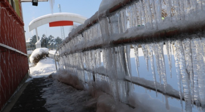 Şehri buz kapladı!