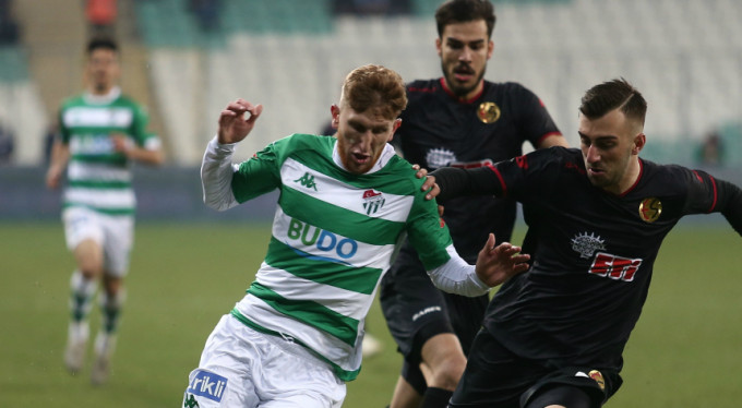 Bursaspor'un sağ kanadı kırık!