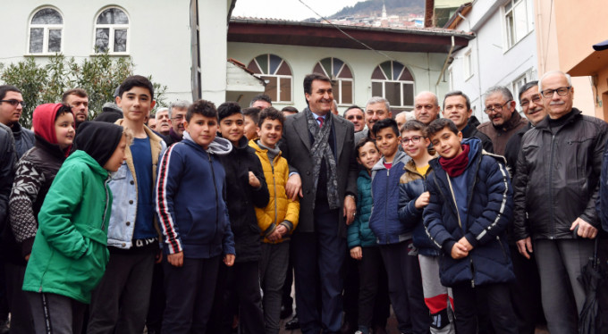 Vatandaştan Başkan Dündar'a Sevgi Çemberi