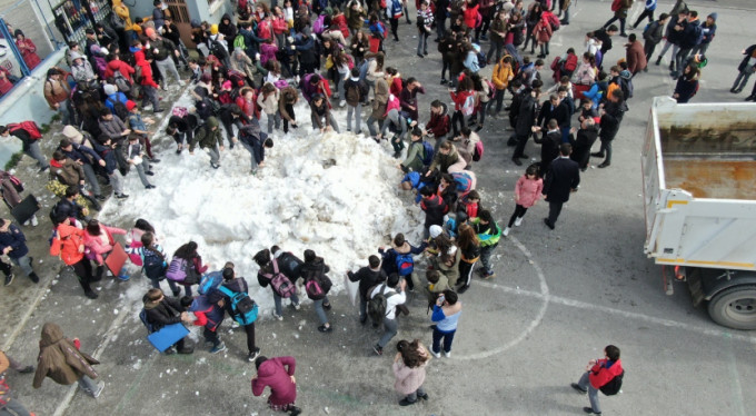 Öğrenciler istedi, başkan Uludağ'dan kar getirdi!