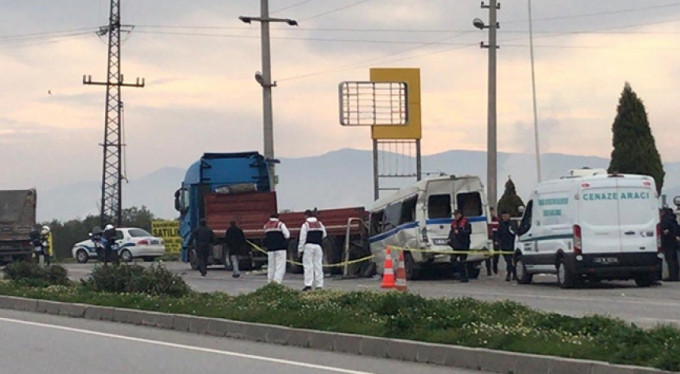 Kamyona arkadan çarptı! 1 ölü çok sayıda yaralı