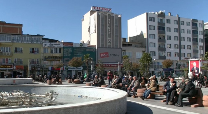 Evde kalamadılar...Belediye çareyi bakın nasıl buldu