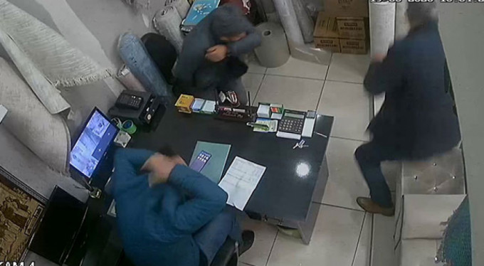 Müşteri hapşırdı ortalık böyle karıştı