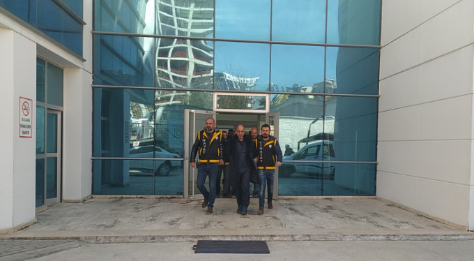 Cesedi acilin kapısına bırakmışlardı