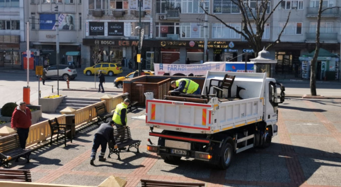 Bursa'da belediyeden tek kişilik bank dönemi