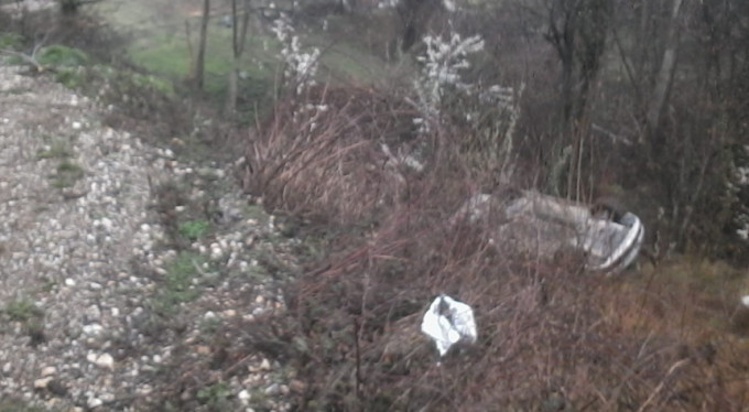 Bursa'da otomobil şarampole uçtu!