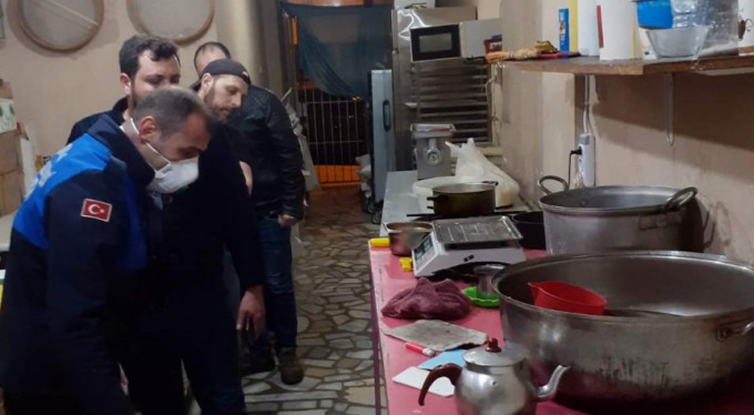 Merdiven altı tatlıcıya şok baskın