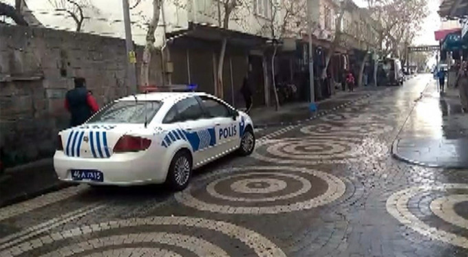 Polisten Suriyelilere 'korona virüs' anonsu