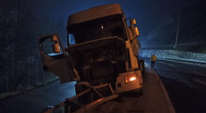 Bursa'da bariyere ok gibi saplandı!