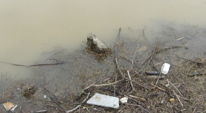 Bursa'da mezarlar sulara gömüldü!