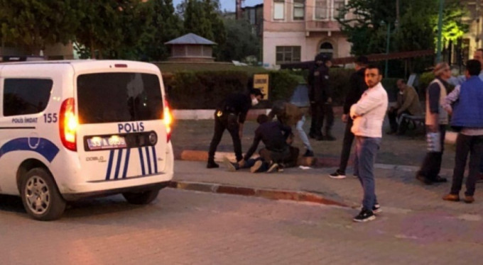 Arkadaşlar arasında bıçaklı kavga: 2 yaralı