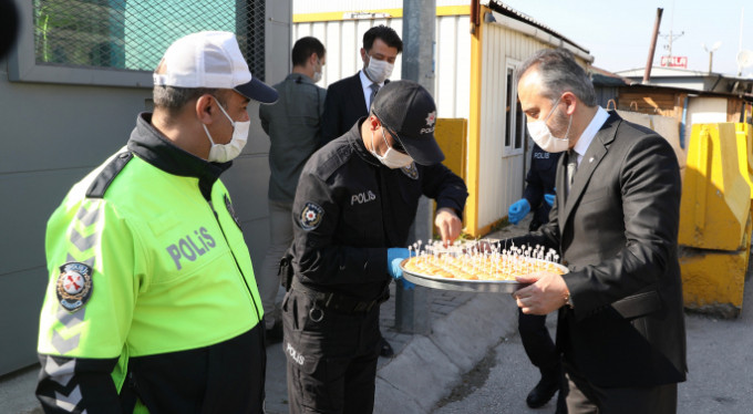 Başkan Aktaş'tan polise sürpriz