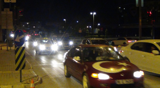 Yasak bitti, Bursa'nın o ilçesi sokağa döküldü!