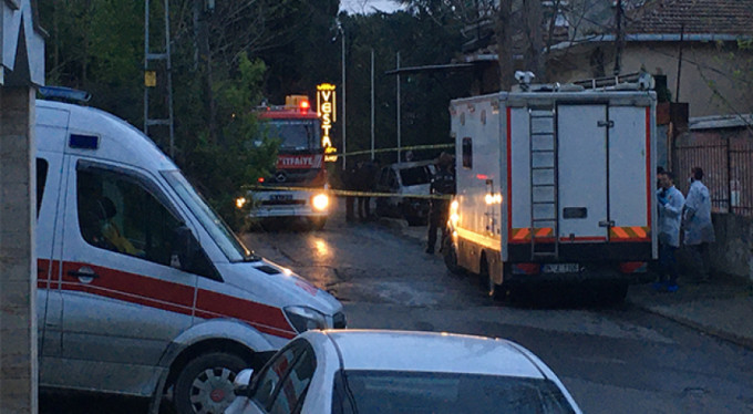 Yanan araçta feci şekilde can verdi